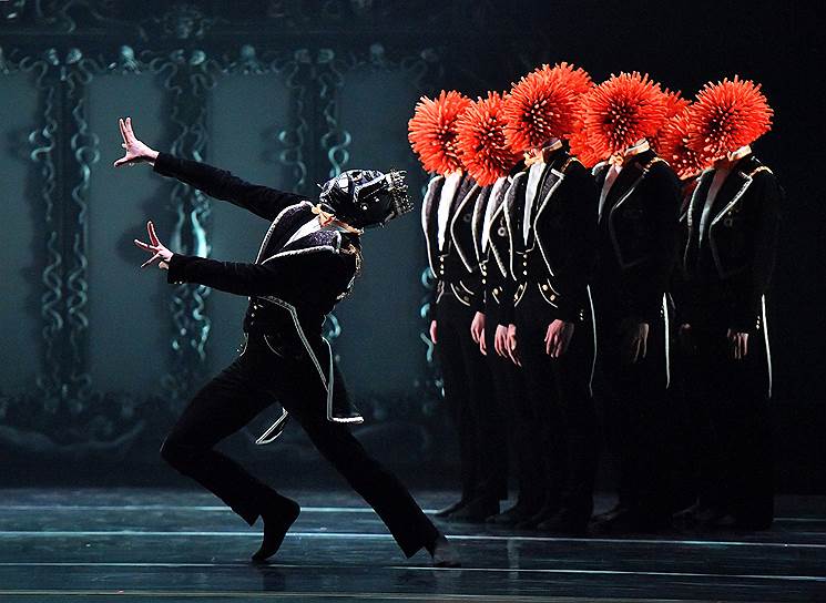 Международный фестиваль Dance Open. Артисты балета Большого театра Женевы во время балета &quot;Щелкунчик&quot;