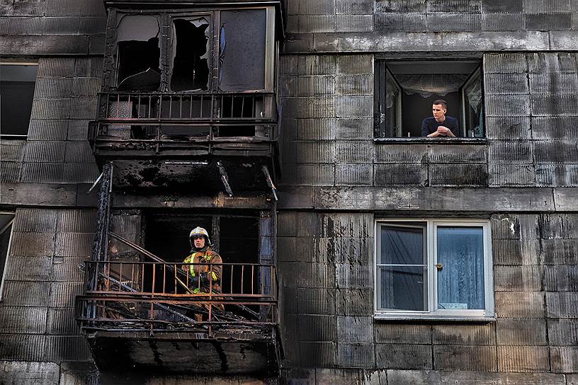 Последствия пожара в шестиэтажном жилом доме на углу 13-й линии и Большого проспекта Васильевского острова