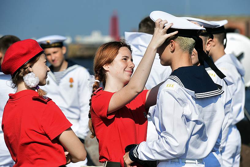 Перед военно-морским парадом в День Военно-морского флота в Кронштадте