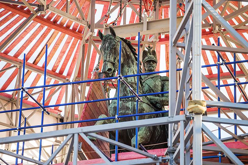 Реставрация памятника император Николаю I на Исаакиевской площади