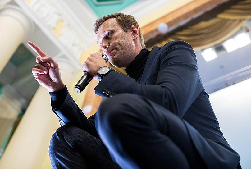 Алексей Навальный во время встречи со своими сторонниками в помещении храма Иконы Божией Матери &quot;Трех Радостей&quot;