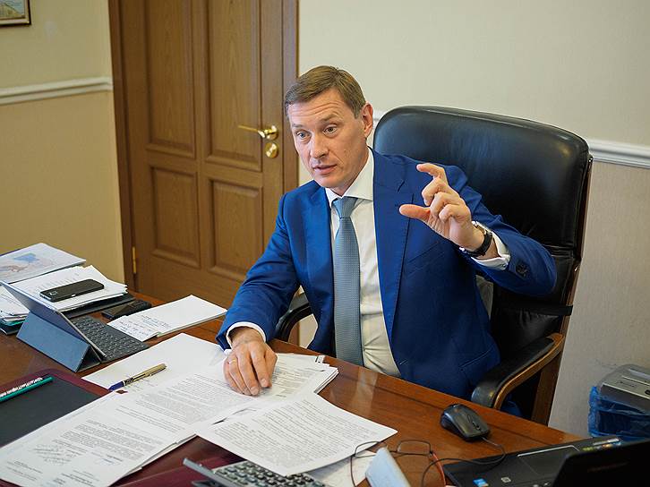 Заместитель председателя правительства Ленобласти Михаил Москвин ждет от представителей новгородского инвестора подтверждения финансовой состоятельности