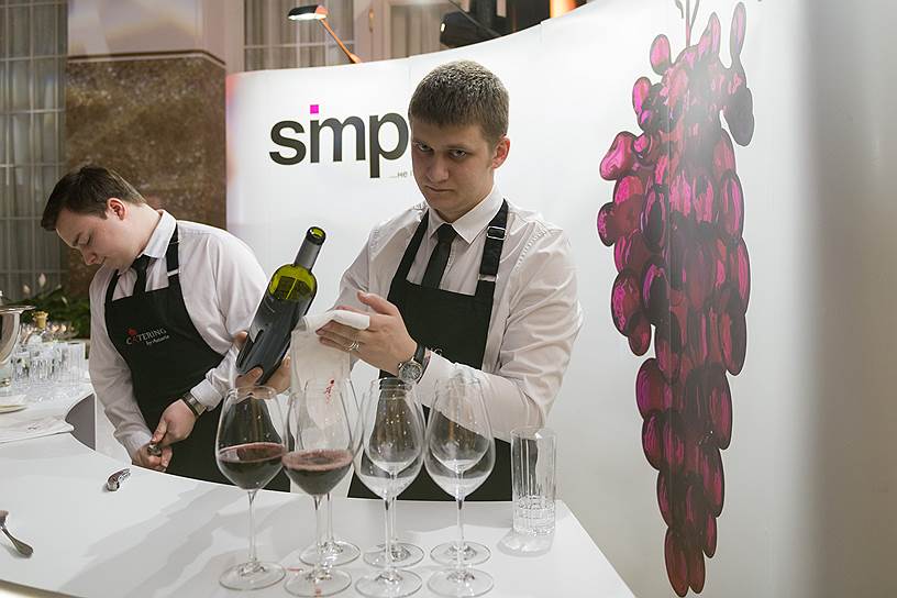Партнер вечера - виноторговая компания Simple