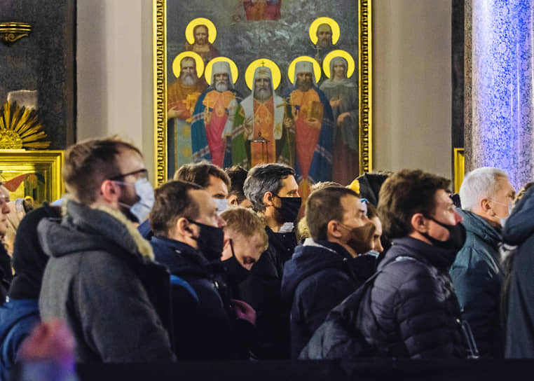 Рождественское богослужение в Казанском кафедральном соборе. Верующие во время богослужения