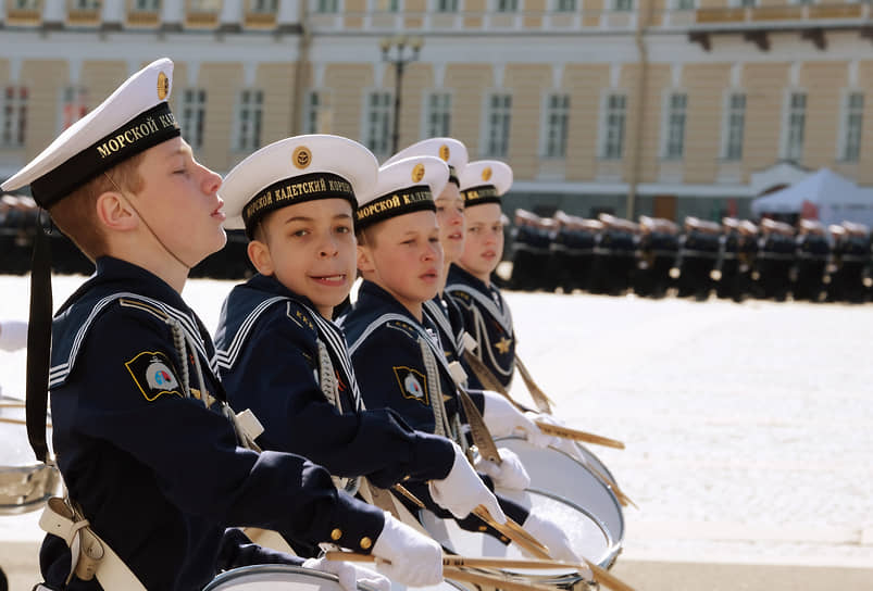 Военный парад на Дворцовой площади, посвященный 76-й годовщине Победы в Великой Отечественной войне
