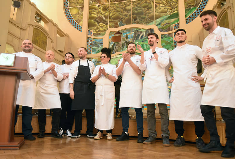 Участники конкурса повара петербургских ресторанов перед началом конкурса