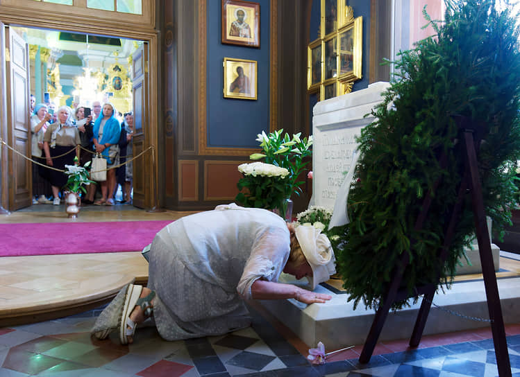 Участники торжественного молебна в приделе святой великомученицы Екатерины