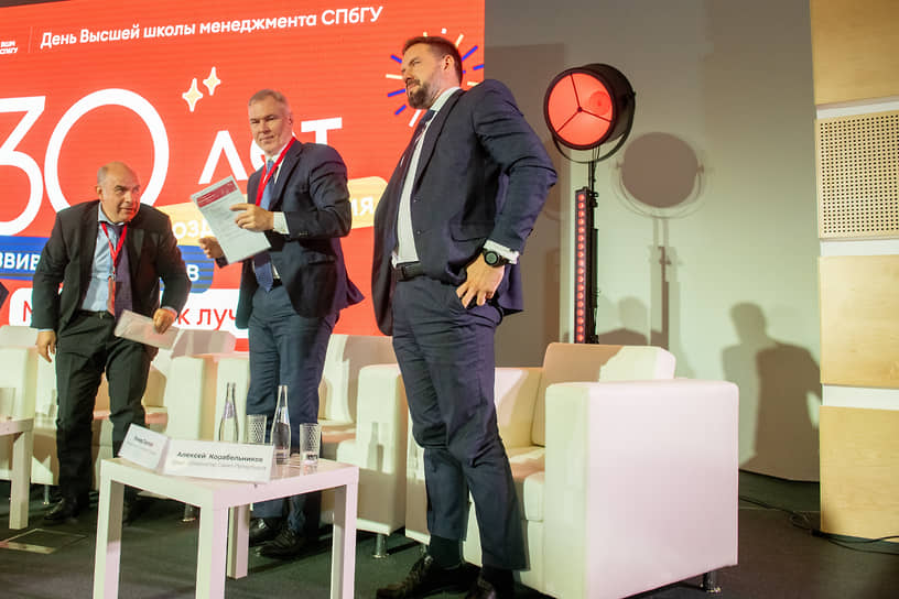 Слева направо: Михаил Алексеев, Леонид Сергеев и Алексей Корабельников на панельной дискуссии