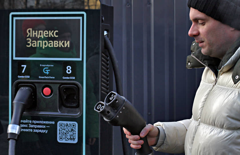 ООО «Яндекс Заправки» совместно с ООО «Балтийская сеть ЭЗС» открыли в Петербурге свой первый электрохаб для быстрой зарядки электромобилей