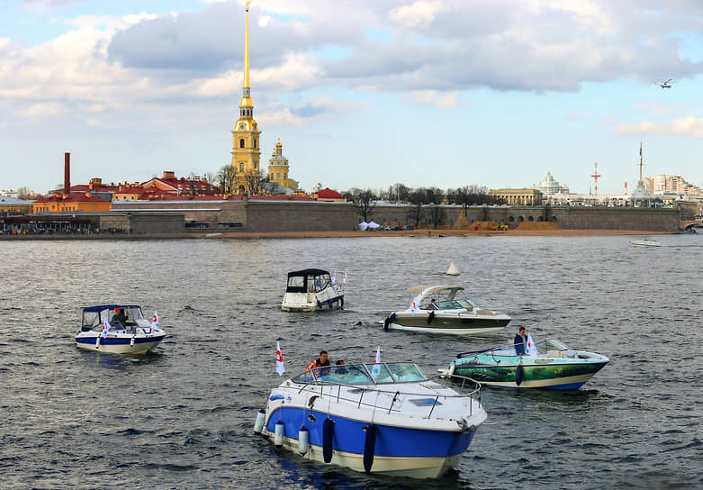 В среднем цена аренды катера в приложении составит от 4 тыс. рублей в час, но, в зависимости от уровня судна, может достигать и 50 тыс.