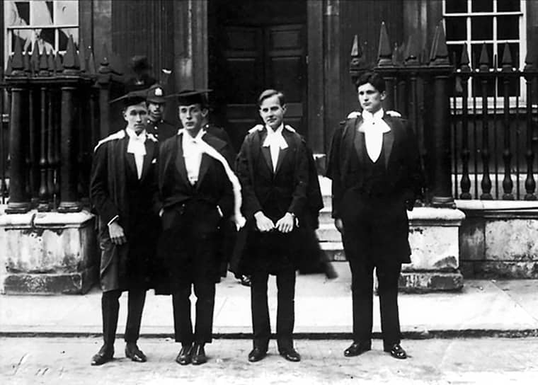 Великобритания. Кембридж. Июнь 1922 года. Владимир Набоков (второй слева)