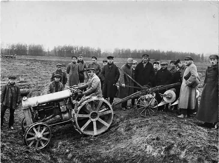 1924 г. Испытания трактора «Фордзон-Путиловец», собранного на заводе «Красный Путиловец»