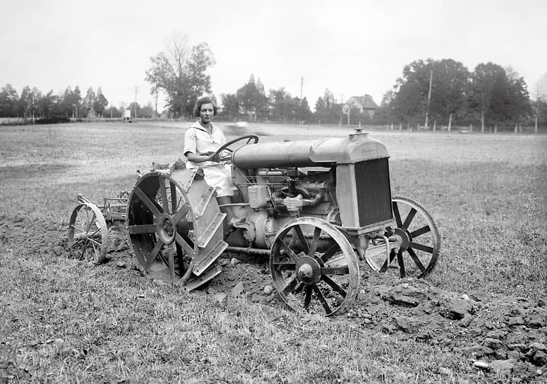 США. 1921 г. Демонстрация трактора Fordson