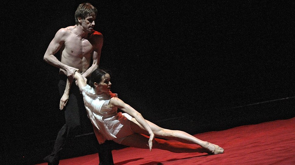 Сцена из мини-балета Subject to change с участием Дианы Вишневой