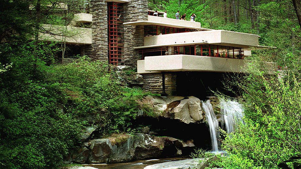 «Дом над водопадом» в Пенсильвании, построенный по проекту архитектора Фрэнка Ллойда Райта в 1936-39 годах