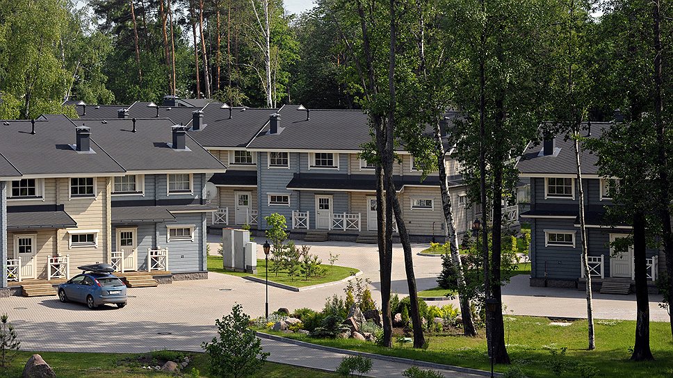 Комплекс апартаментов Repino Village на первой линии побережья Финского залива построен по проекту финской компании Honka