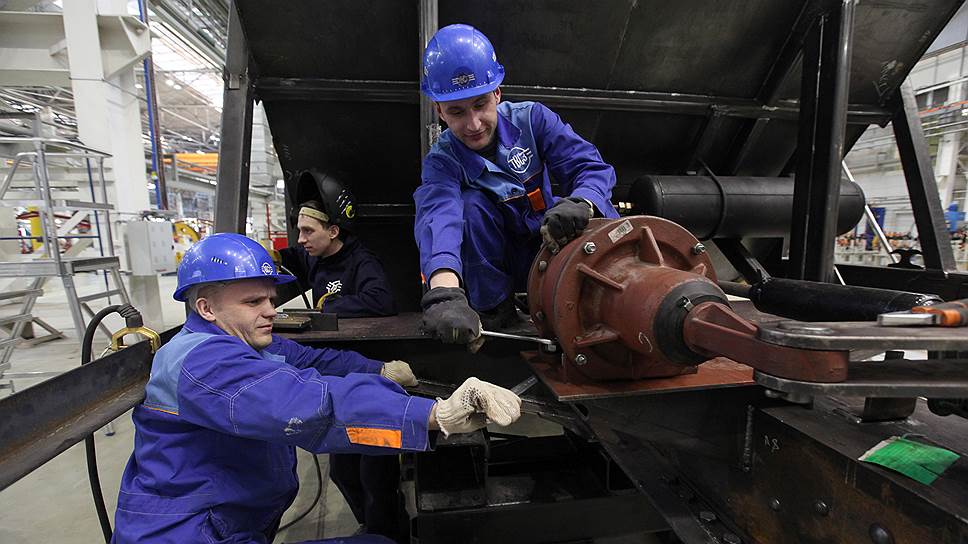 Примерно треть персонала Тихвинского вагоностроительного завода составляют иногородние сотрудники из 50 областей России