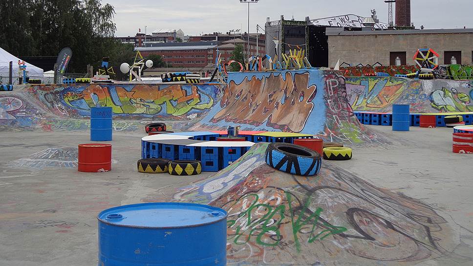 Скейт-парк на территории Сувилахти напоминает макет игрушечного города