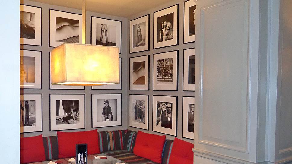 Разные уголки Donovan Bar, названного в честь легендарного английского фотографа Теренса Донована, украшают его черно-белые снимки. Мастер прославился в 60-е годы прошлого века благодаря своим откровенным фотографиям