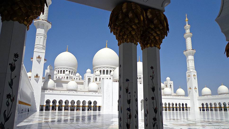 Мечеть шейха Зайда открыта с 2007 года, и это одна из шести самых больших мечетей мира