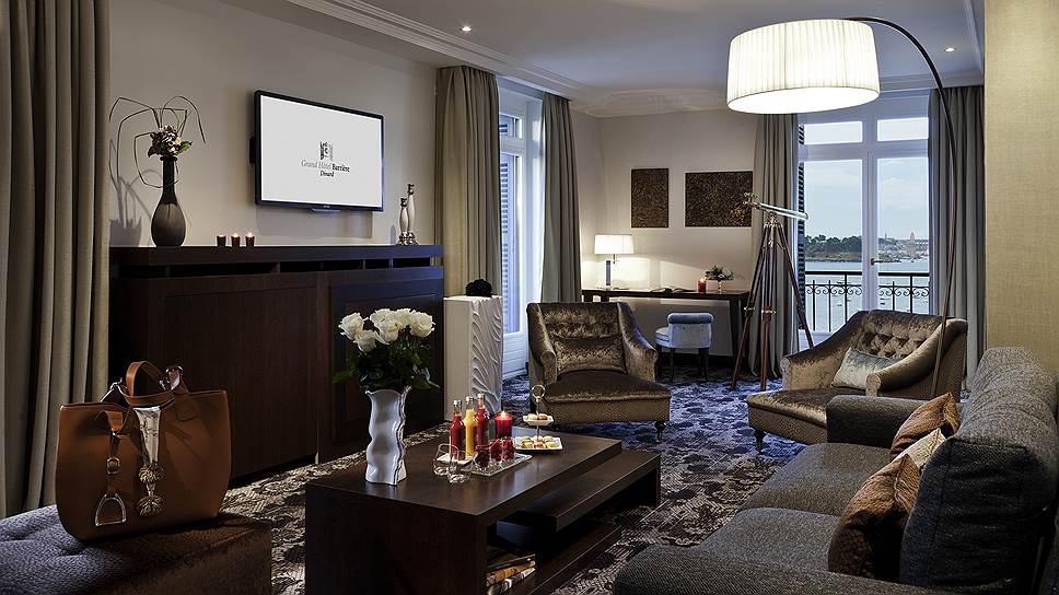 Executive Suite, созданный дизайнером Шанталь Пейра (Chantal Peyrat), — номер площадью 70 кв. м на пятом этаже отеля, откуда открывается вид на море и знаменитую крепость Сен-Мало