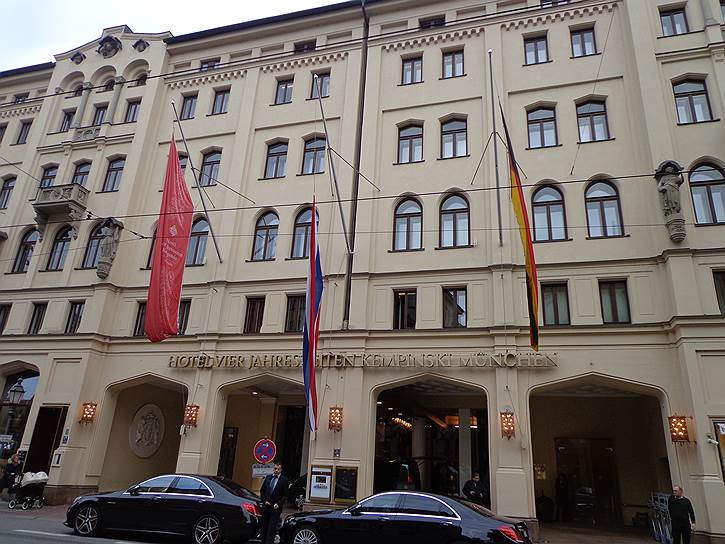 The Hotel Vier Jahreszeiten Kempinski в Мюнхене открыт с 1858 года