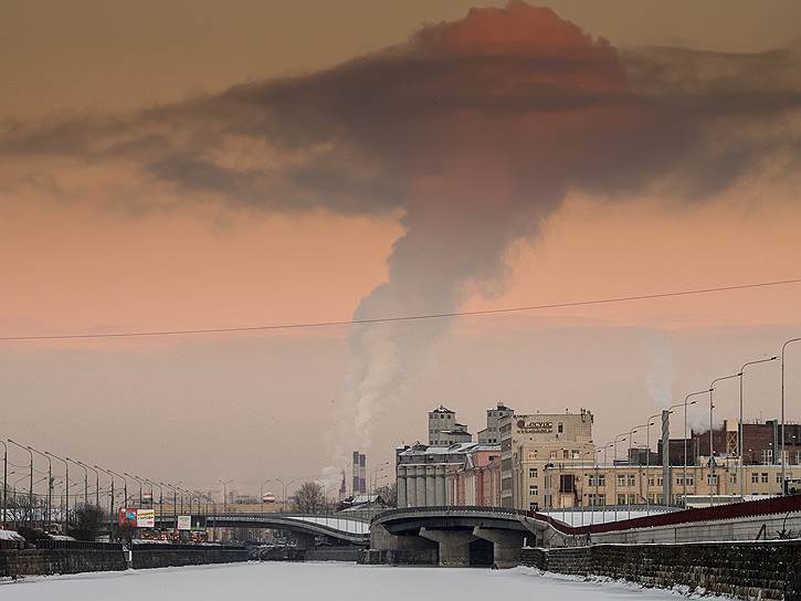 Выбросы диоксида серы в атмосферу в России в 2014 году были примерно в 11 раз выше, чем в Германии, в шесть раз выше, чем в Японии, и сопоставимы с выбросами в США