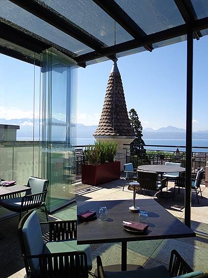 Sky Lounge на седьмом этаже — единственное место в Лозанне не только с видом на Женевское озеро, но и на все четыре стороны света