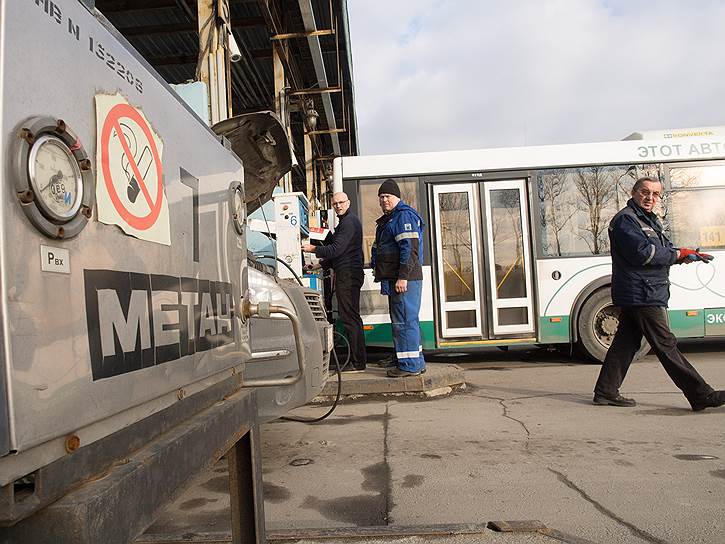 Первым перевозчиком в Петербурге, который стал эксплуатировать автобусы на метане, является ГУП «Пассажиравтотранс». На балансе компании 102 таких автобуса, в 2018 году будет закуплено еще 114