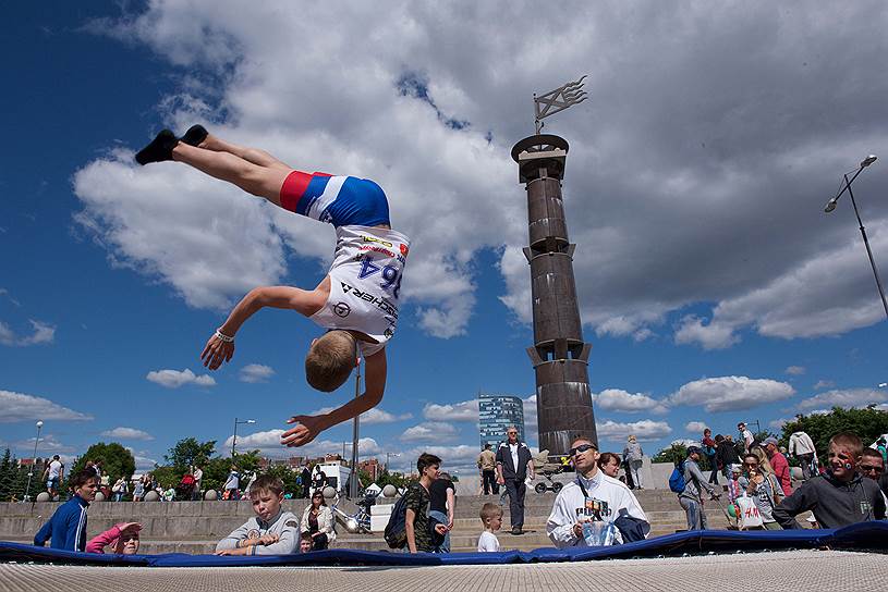 В 2018 году, помимо чемпионата мира по футболу, в Петербурге состоится и первенство планеты по прыжкам на батуте