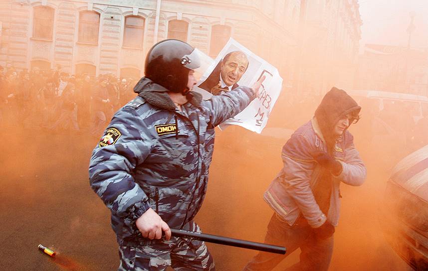 Участники протестных акций уверены, что реакция на них петербургских властей — что «тогда», что сейчас — зависит исключительно от федеральных установок