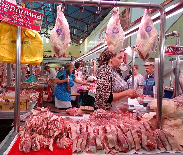 Мясные ряды на Центральном рынке — каждый день здесь продается около 17 тонн мяса