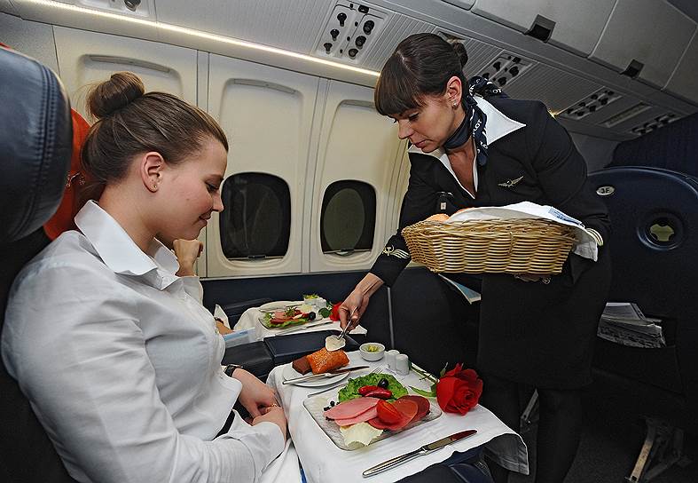 Российские пассажиры привыкли к питанию на борту самолета