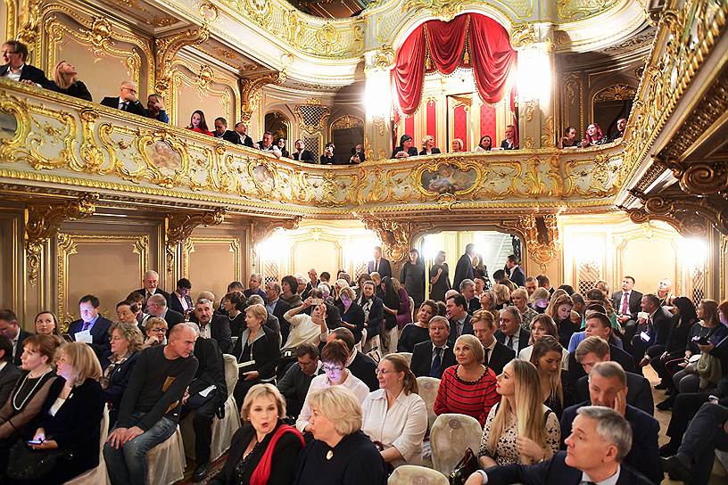Гости в театре Юсуповского дворца