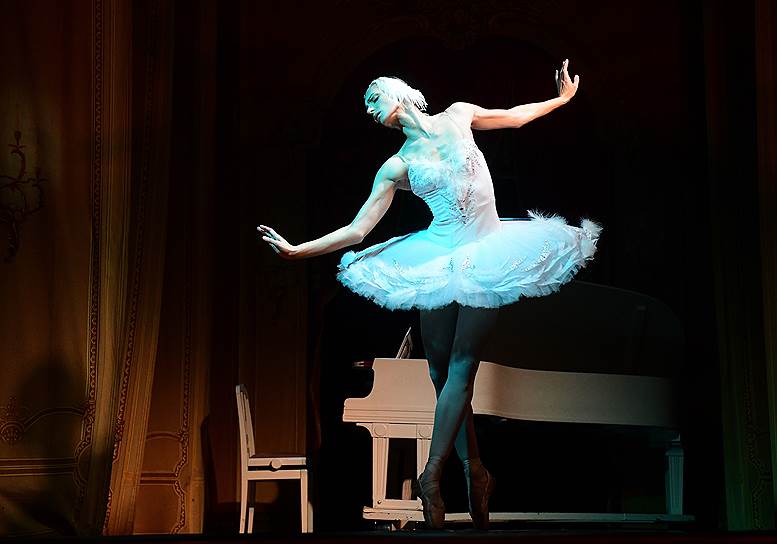 Прима-балерина и хореограф Вера Арбузова на сцене театра в Юсуповском дворце