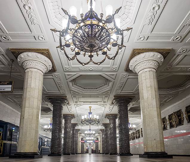 Некоторые станции метрополитена в Москве и Петербурге являются уже достопримечательностями