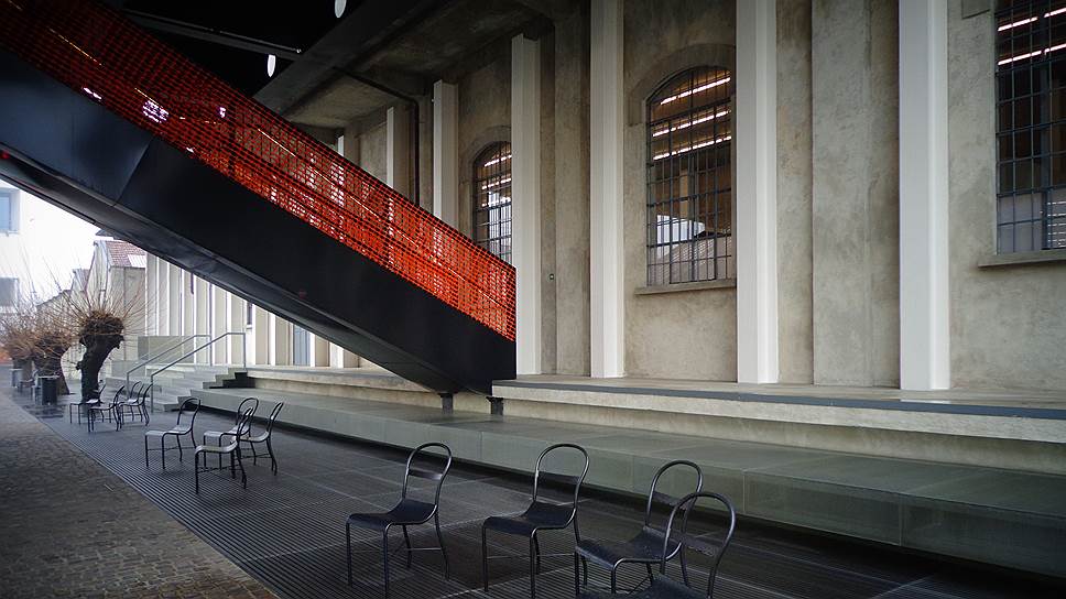 Fondazione Prada в Милане расположен на территории бывшего завода по производству джина, пространство преобразовал архитектор Рем Колхас