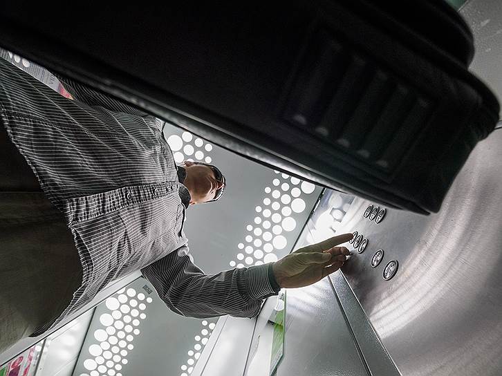 В лифтах домов комфорт-класса обычно ставят светодиодные лампы с датчиками движения