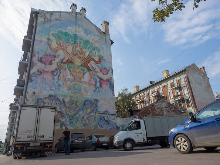 Граффити «Вода — это жизнь» на брандмауэре здания на Малом проспекте Васильевского острова