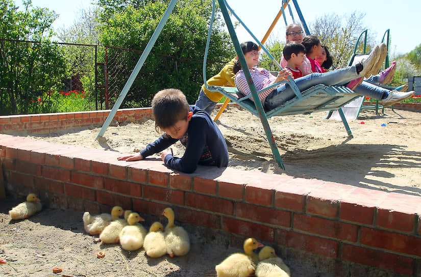 Дети, у которых есть несколько братьев или сестер, принимаются в государственные детские сады в первоочередном порядке