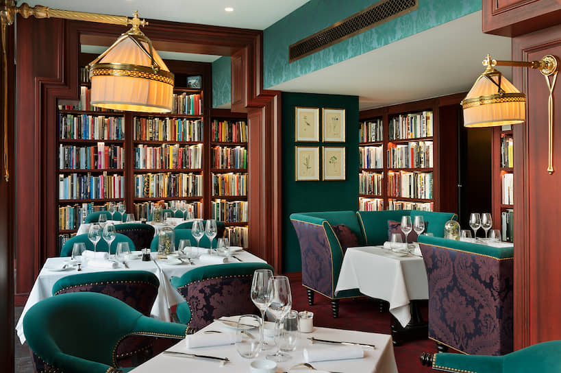 В ресторане Le Joy — богатая библиотека книг по искусству