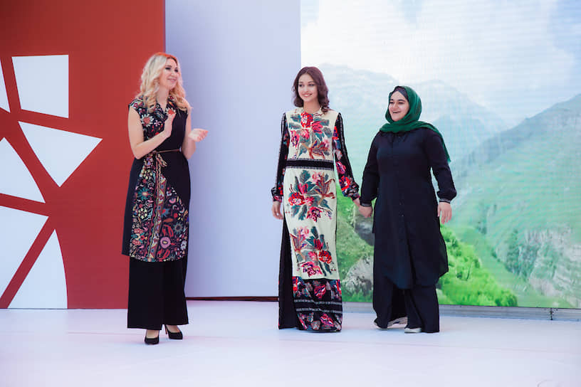 Анара Закирли — известный дизайнер одежды в Азейрбаджане — представила свою коллекцию под брендом Anara Zakirli