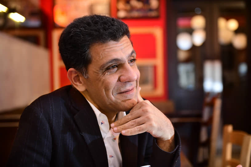 Эдуард мурадян ресторатор семья. Бистро le moujik спб. Ресторан ле мужик санкт петербург. Le moujik, наб. Le moujik спб ресторан фонтанки.