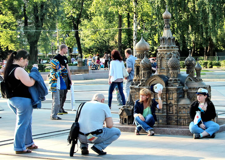 Мини-город в Александровском парке Петербурга был открыт в 2011 году. Там собраны бронзовые копии многих городских достопримечательностей в масштабе 1:33