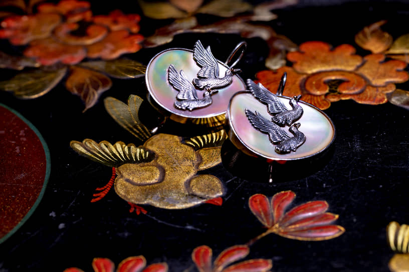 Серьги «Японские утки». Старинные перламутровые пуговицы, накладки на шкатулку конца XIX века (Франция)
