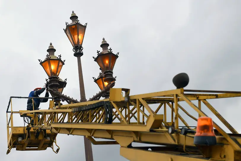 В Петербурге действует несколько программ, предусматривающих внедрение светодиодных светильников в городскую систему уличного освещения