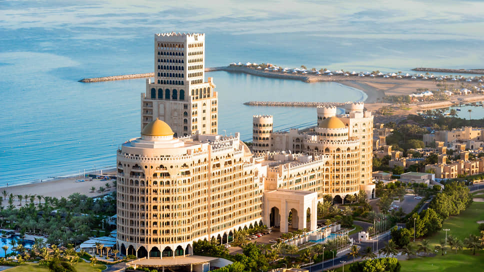 Современные отели в Рас-эль-Хайме построены в арабской стилистике роскошной «пляжной» архитектуры