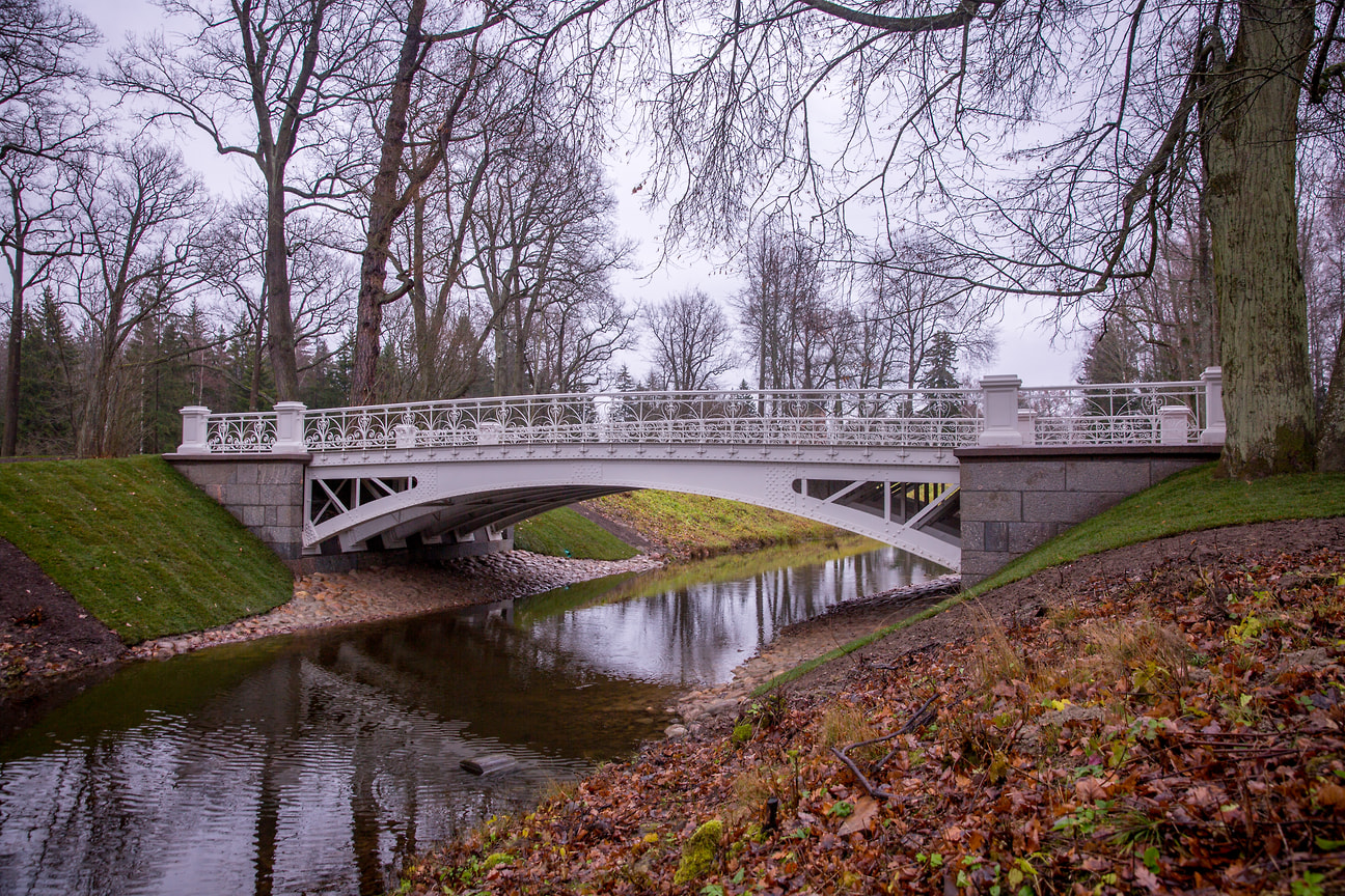 Старинный мост в Александровском парке обрел свой исторический вид благодаря мастерам реставрационного проектно-научного центра «Специалист»
