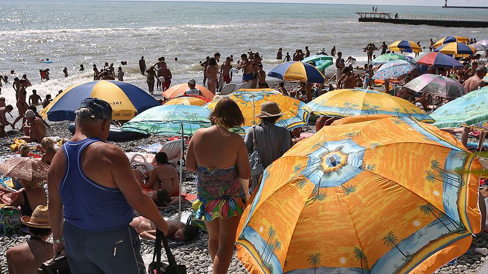 В этом году отдыхающим на Черноморском побережье России придется потесниться.