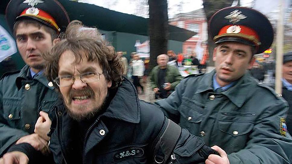 Андрей Рудомаха и другие активисты ЭВСК неоднократно задерживались при проведении общественных инспекций VIP-объектов